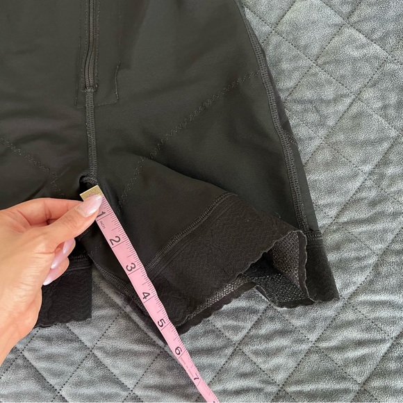 Meli belt faja shape wear shorts Small black hook & zip front - Picture 10 of 13